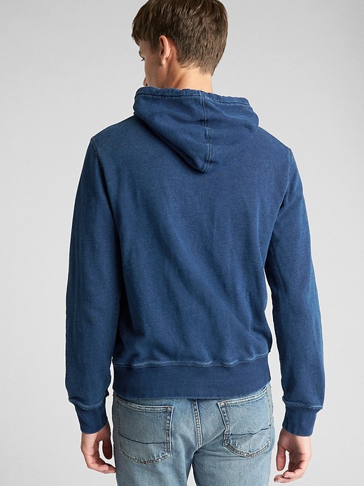 L'image numéro 2 présente Pull à capuchon en jersey bouclette indigo avec fermeture à glissière pleine longueur