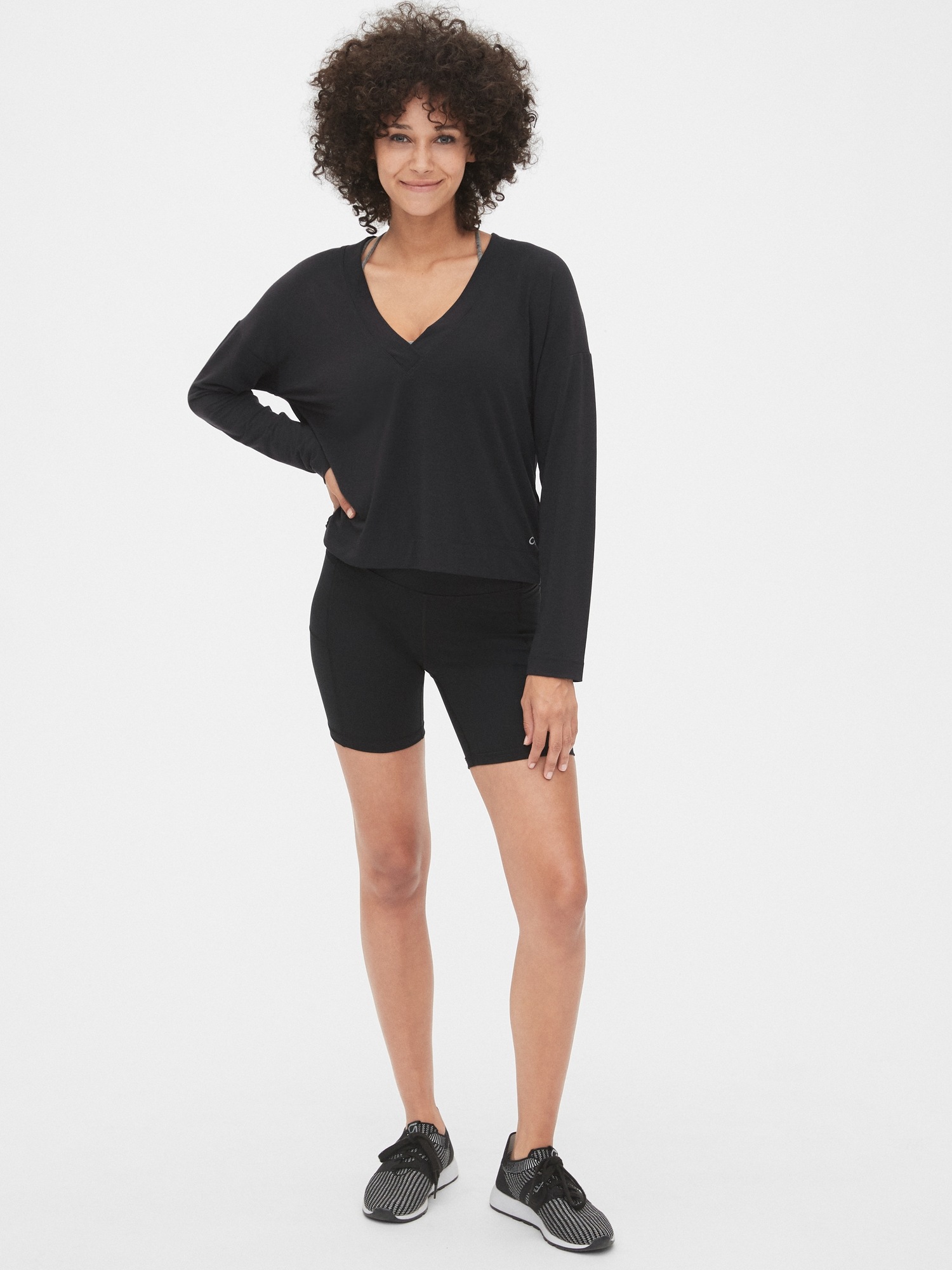 GapFit Breathe Deep V-Neck Pullover Top 