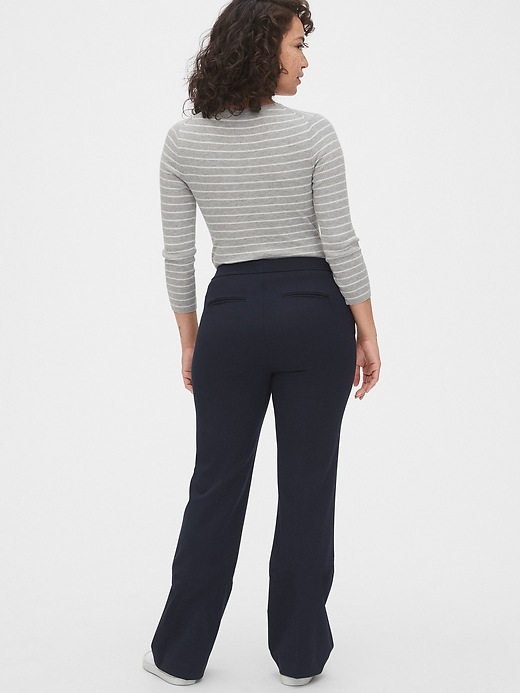 L'image numéro 3 présente Pantalon coupe étroite semi-évasée et profilée à taille haute