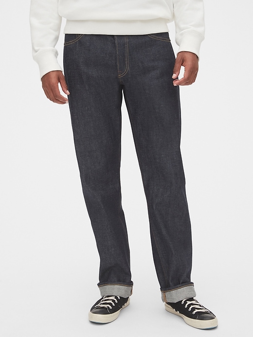 L'image numéro 1 présente Jeans coupe ordinaire à lisière avec boucle à l'arrière