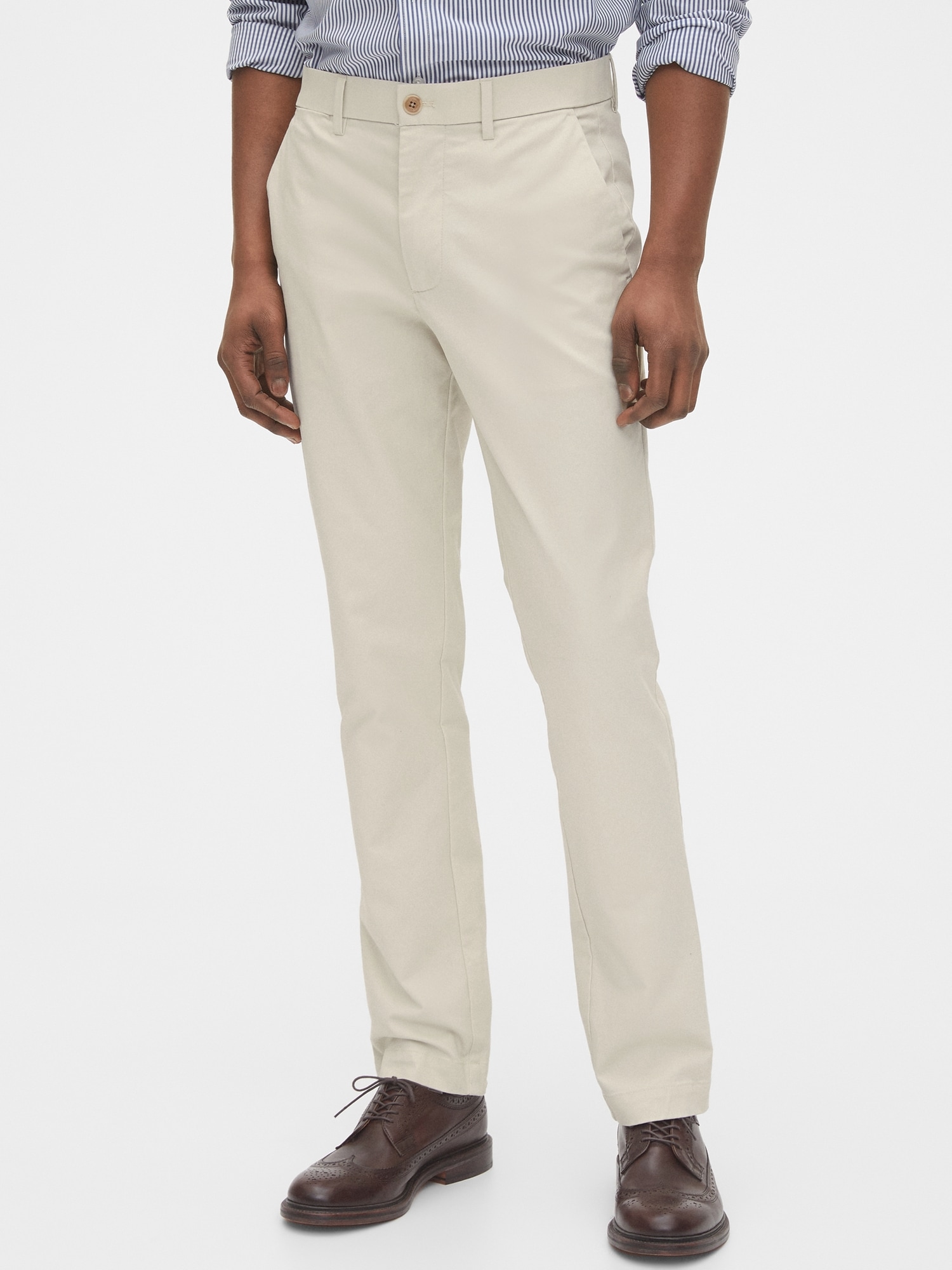 modern khakis in slim fit with gapflex