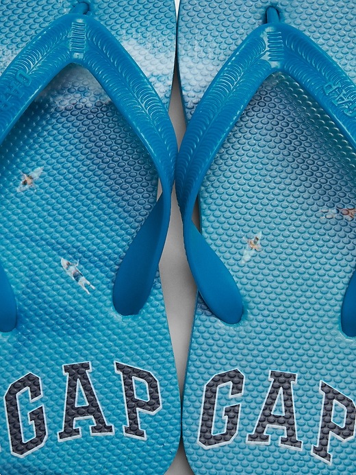 Image number 2 showing, Kids Shark Gap Logo Flip Flops