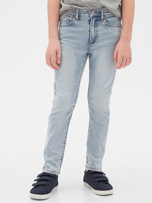 Image number 2 showing, Kids Athletic Taper Jeans with Washwell&#153