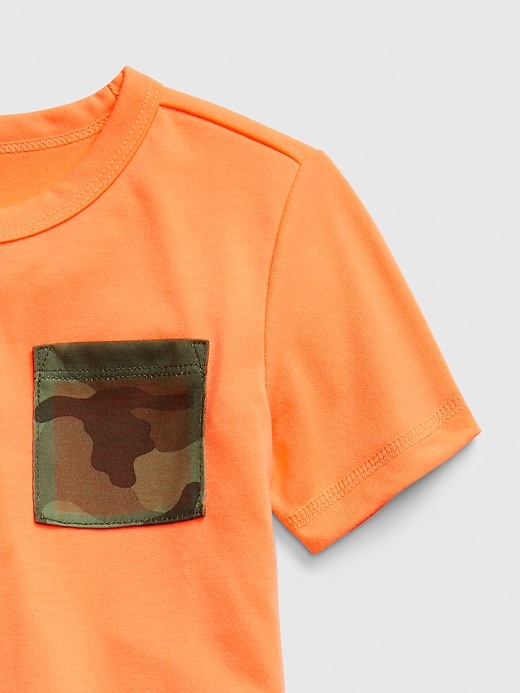 L'image numéro 2 présente Pyjama à imprimé camouflage babyGap