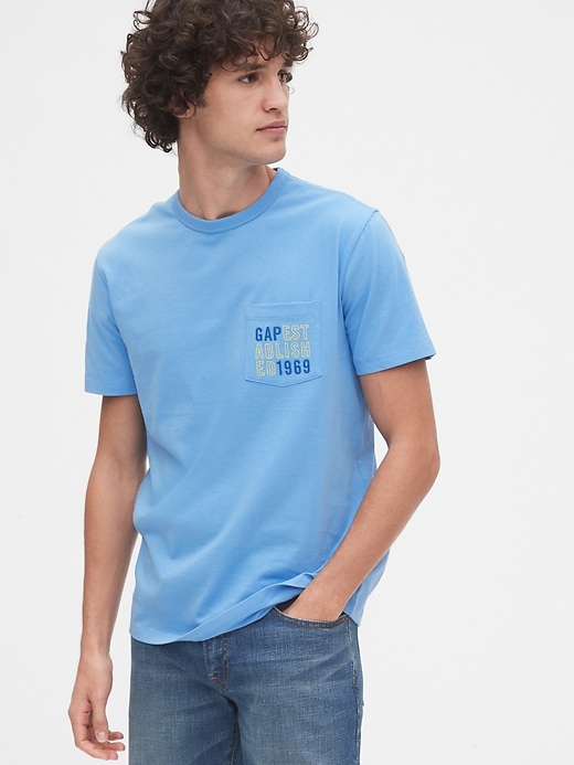 L'image numéro 7 présente T-shirt à poche avec logo Gap