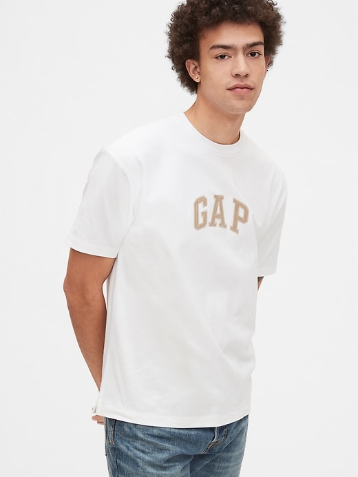 L'image numéro 7 présente T-shirt ras du cou à logo Gap