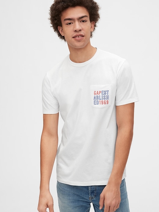 L'image numéro 1 présente T-shirt à poche avec logo Gap