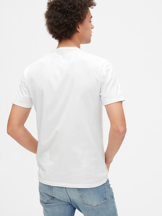 L'image numéro 2 présente T-shirt à poche avec logo Gap