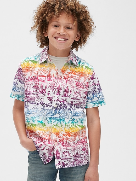 L'image numéro 2 présente Chemise boutonnée à imprimé arc-en-ciel pour enfant