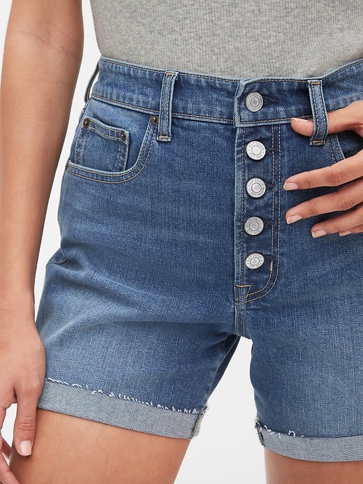 Image number 5 showing, 4" High Rise Curvy Denim Shorts With Raw Hem