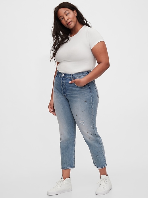 L'image numéro 6 présente Jean droit coquin d’aspect usé à taille haute