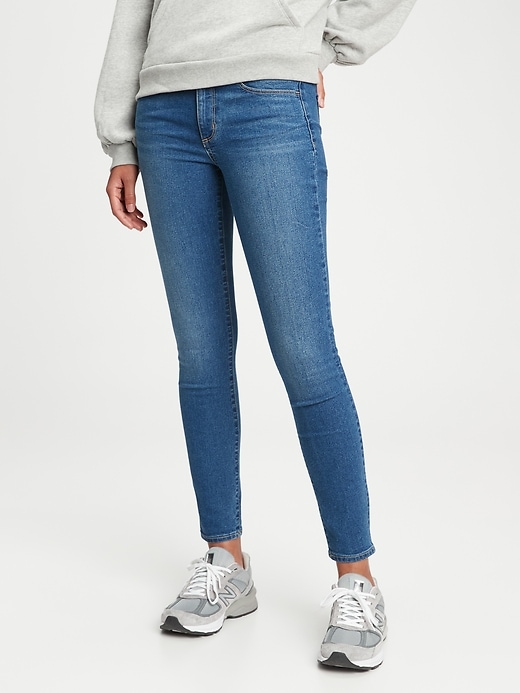 Gap - Everyday Mid Rise Jegging with Washwell
