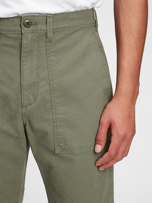 L'image numéro 5 présente Pantalon utilitaire droit avec GapFlex