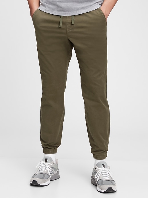 L'image numéro 4 présente Pantalon d'entraînement en sergé avec GapFlex, coupe étroite
