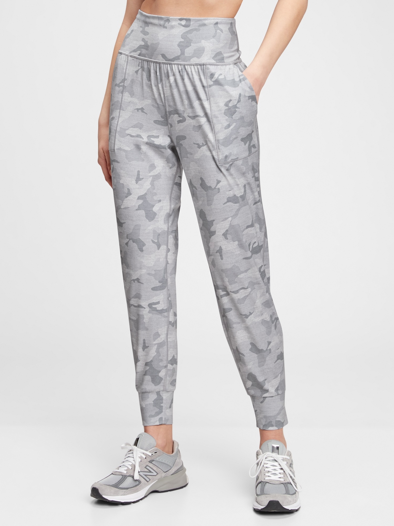 GapFit Eclipse Joggers | Gap