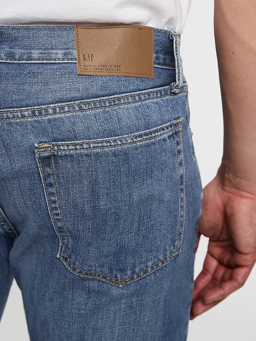L'image numéro 6 présente Jeans coupe semi-évasée