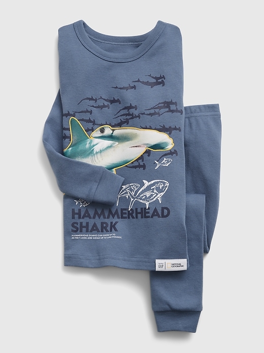 L'image numéro 1 présente Pyjama 100 % coton biologique à imprimé de requin-marteau du National Geographic &#124 babyGap