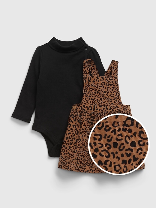 L'image numéro 1 présente Ensemble jupe-salopette à imprimé léopard pour Bébé