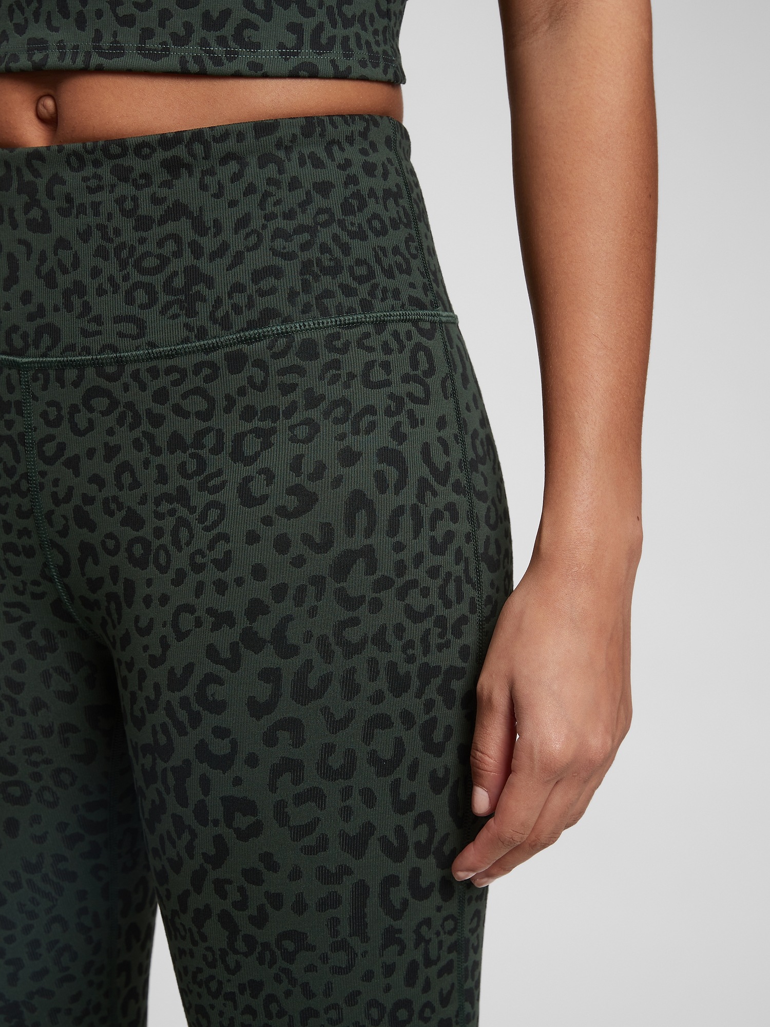 GapFit High Rise Blackout Ribbed Full 