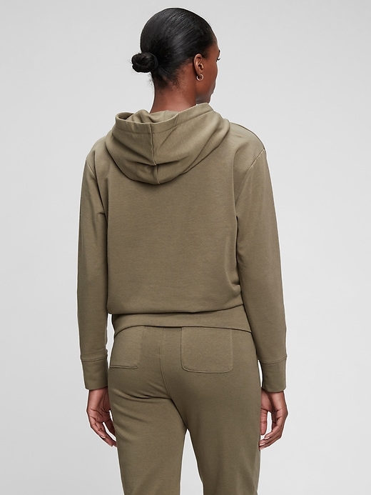 L'image numéro 7 présente Chandail à capuchon en jersey bouclette léger comme un nuage