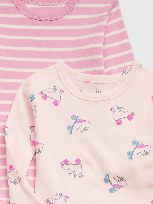 L'image numéro 2 présente Pyjama 100 % coton biologique à motif de patins et à rayures babyGap (paquet de 2)