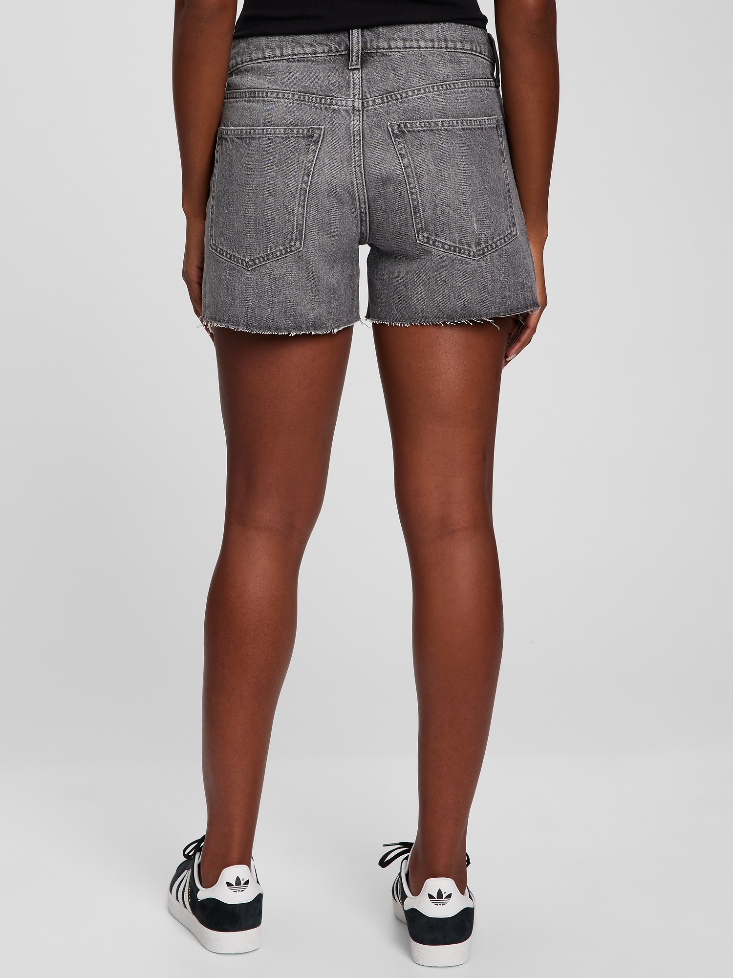 low-stride-shorts-gap