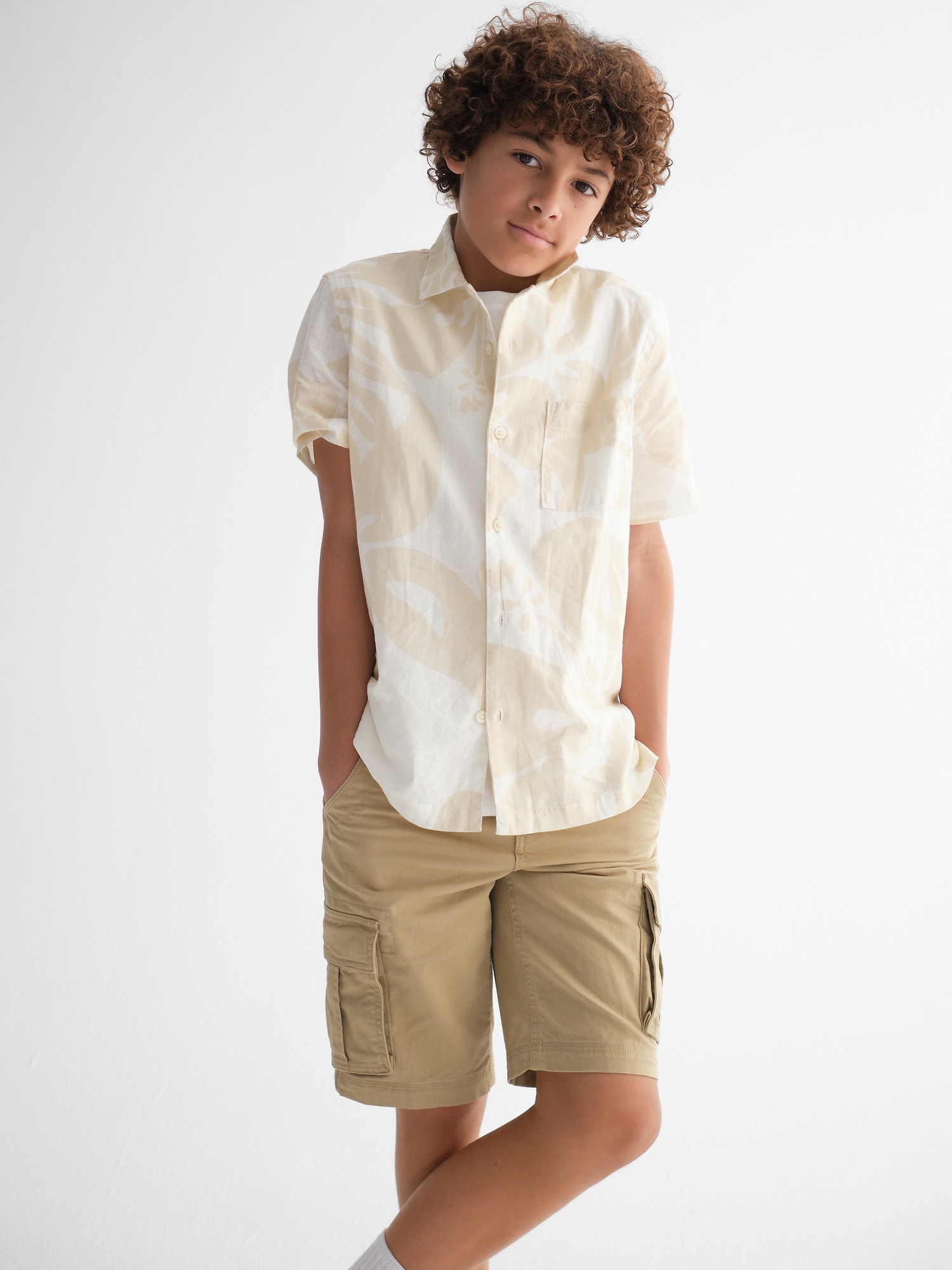 Gap Kids Cargo Shorts beige. 1