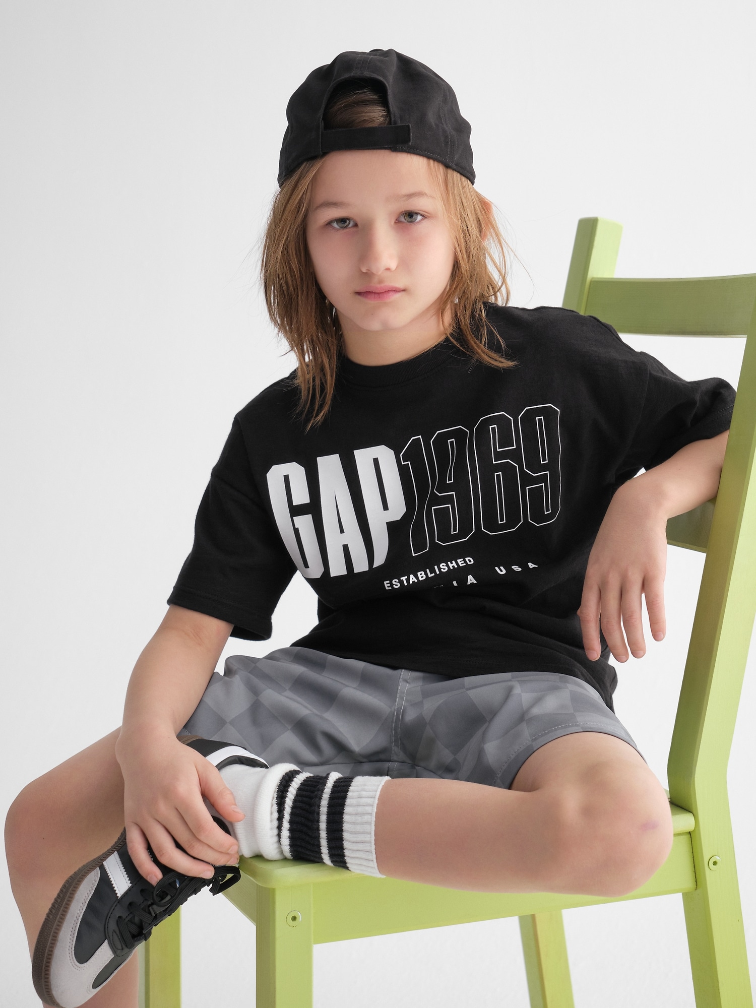 Gap Kids Gap Logo Graphic T-Shirt black. 1