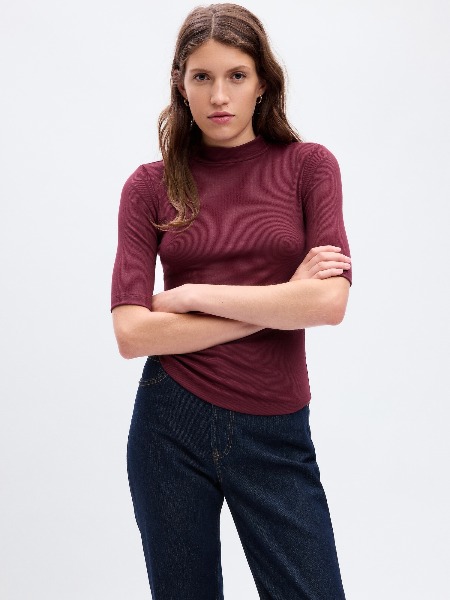 T-SHIRT À COL MONTANT FINEMENT CÔTELÉ