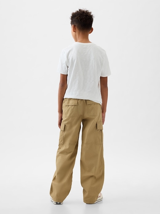 L'image numéro 3 présente Pantalon cargo décontracté pour Enfant