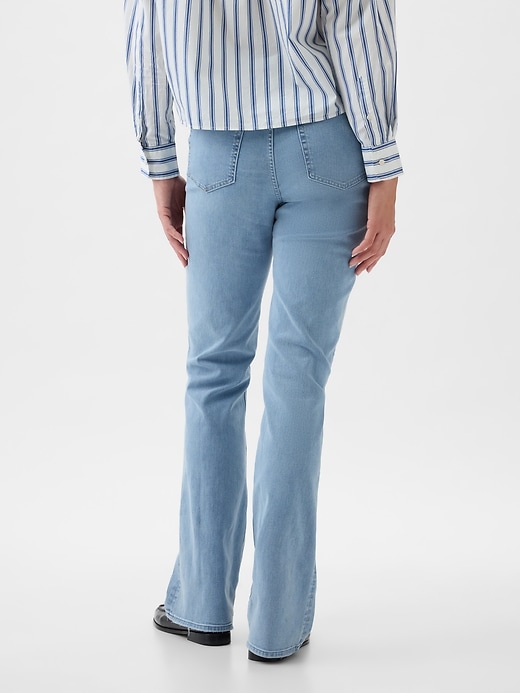 L'image numéro 6 présente Jean mini-évasé à taille basse moyenne