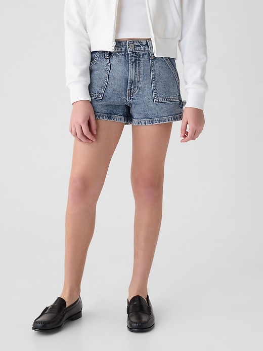 L'image numéro 2 présente Short en denim à taille haute pour Enfant