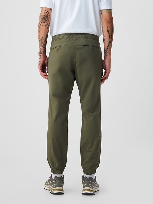L'image numéro 5 présente Pantalon d'entraînement en sergé avec GapFlex, coupe étroite