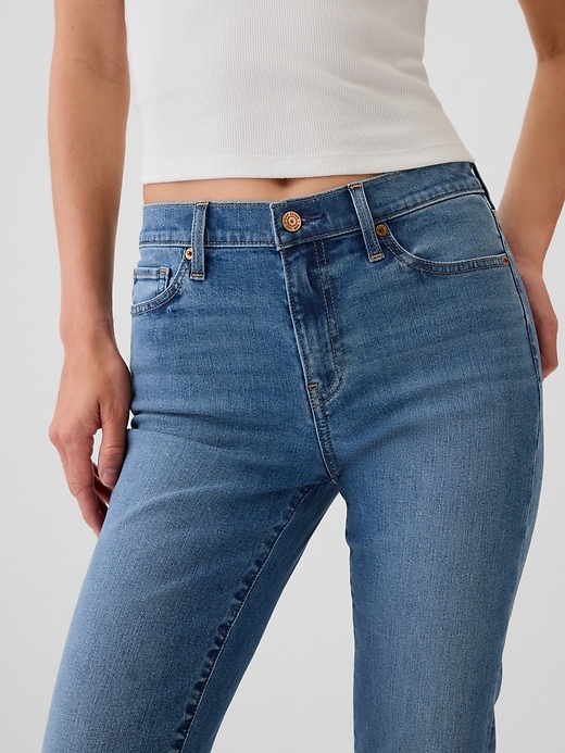 L'image numéro 8 présente Jean mini-évasé à taille basse moyenne