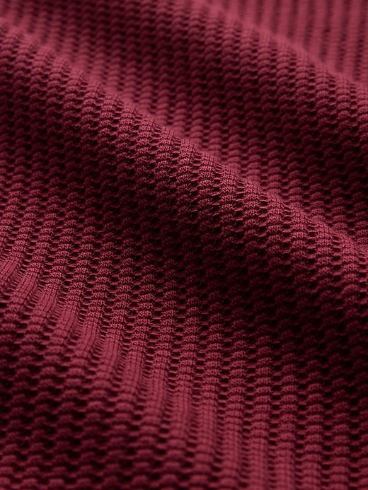 L'image numéro 4 présente T-shirt gaufré surdimensionné à col montant