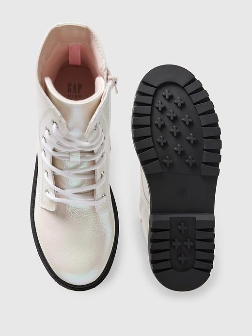 L'image numéro 3 présente Bottes en cuir végéne pour Enfant