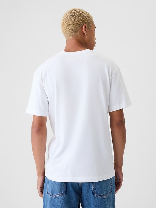 L'image numéro 2 présente T-shirt à logo Gap incurvé