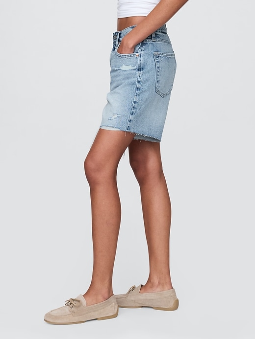 L'image numéro 3 présente Bermuda coupe ample années 90 à taille basse moyenne en denim, entrejambe de 20 cm