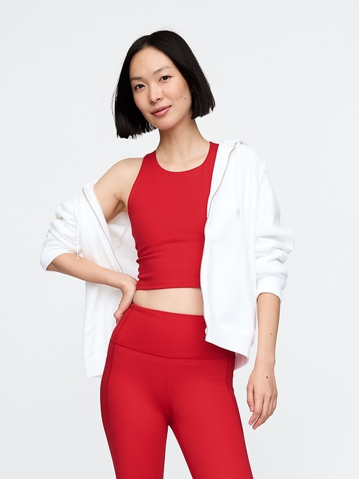 L'image numéro 1 présente Camisole courte à soutien-gorge intégré à encolure montante GapSport
