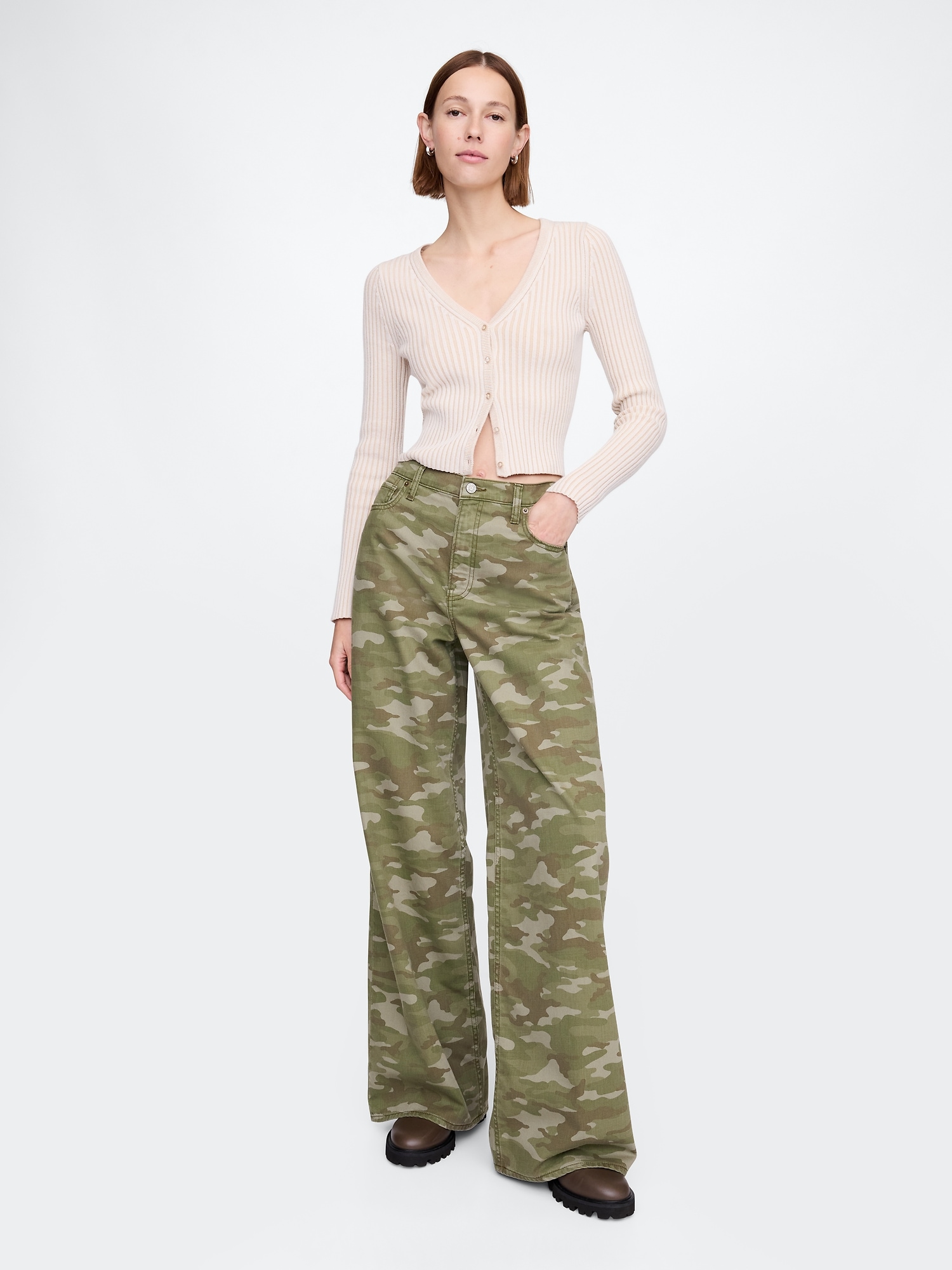 Mid Rise Camo Baggy Jeans
