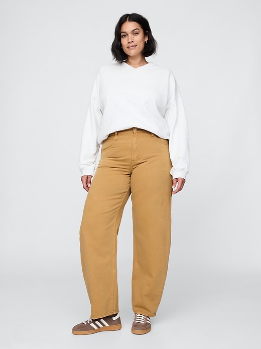 L'image numéro 5 présente Jean coupe baril à taille haute