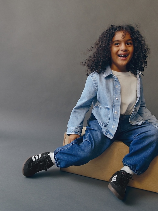 L'image numéro 3 présente Pantalon parachute en denim ultra-confo pour Bébé et Tout-petit