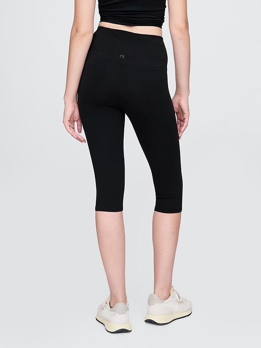 Image number 3 showing, GapFit Smooth High Rise Crop Leggings