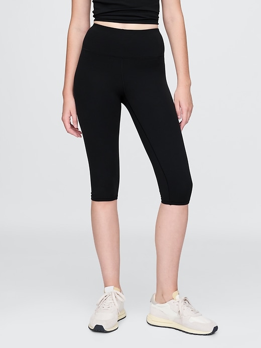 Image number 2 showing, GapFit Smooth High Rise Crop Leggings