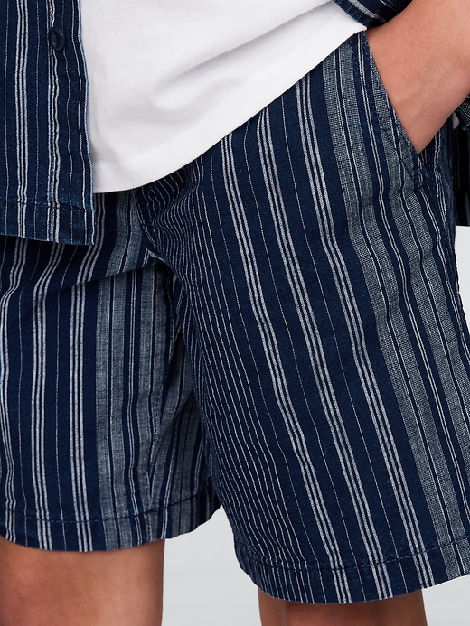 L'image numéro 5 présente Short confort décontracté pour Enfant, entrejambe de 16,5 cm