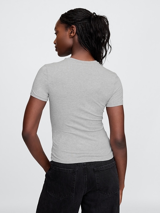 L'image numéro 2 présente T-shirt moulant en jersey