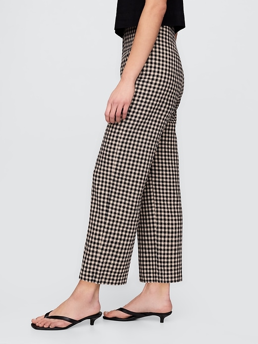 L'image numéro 3 présente Pantalon droit décontracté en mélange de lin longueur cheville