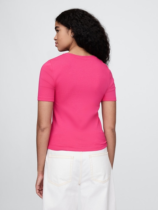 L'image numéro 3 présente T-shirt ras du cou moderne