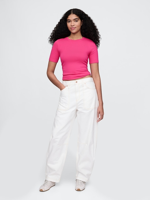 L'image numéro 2 présente T-shirt ras du cou moderne