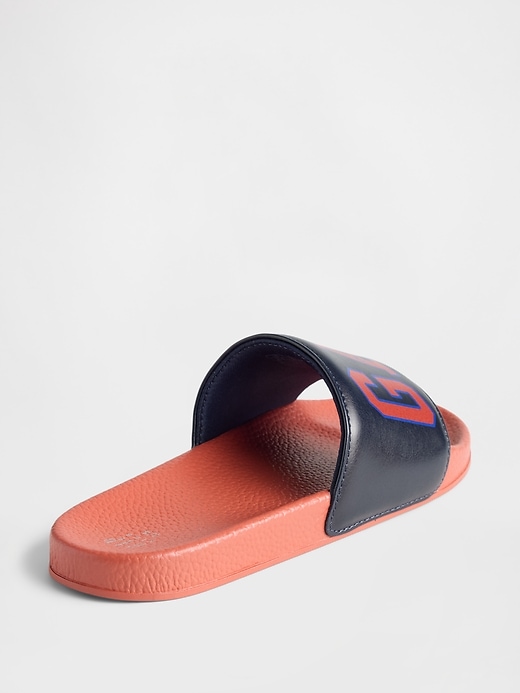 L'image numéro 4 présente Sandales de piscine à logo Gap pour Enfant